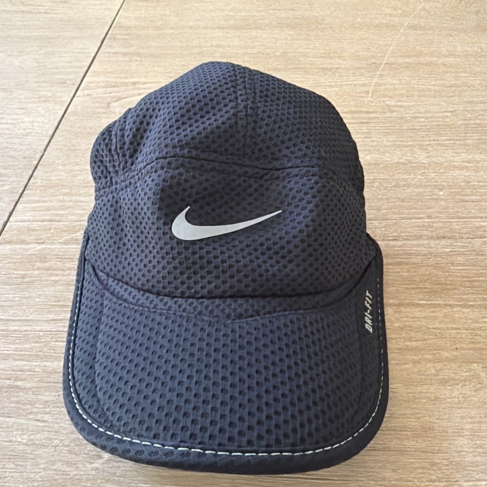 Nike Hat Cap Tailwind 5 Panels Mesh Daybreak Dri-FIT Black Strap Athletic Mens